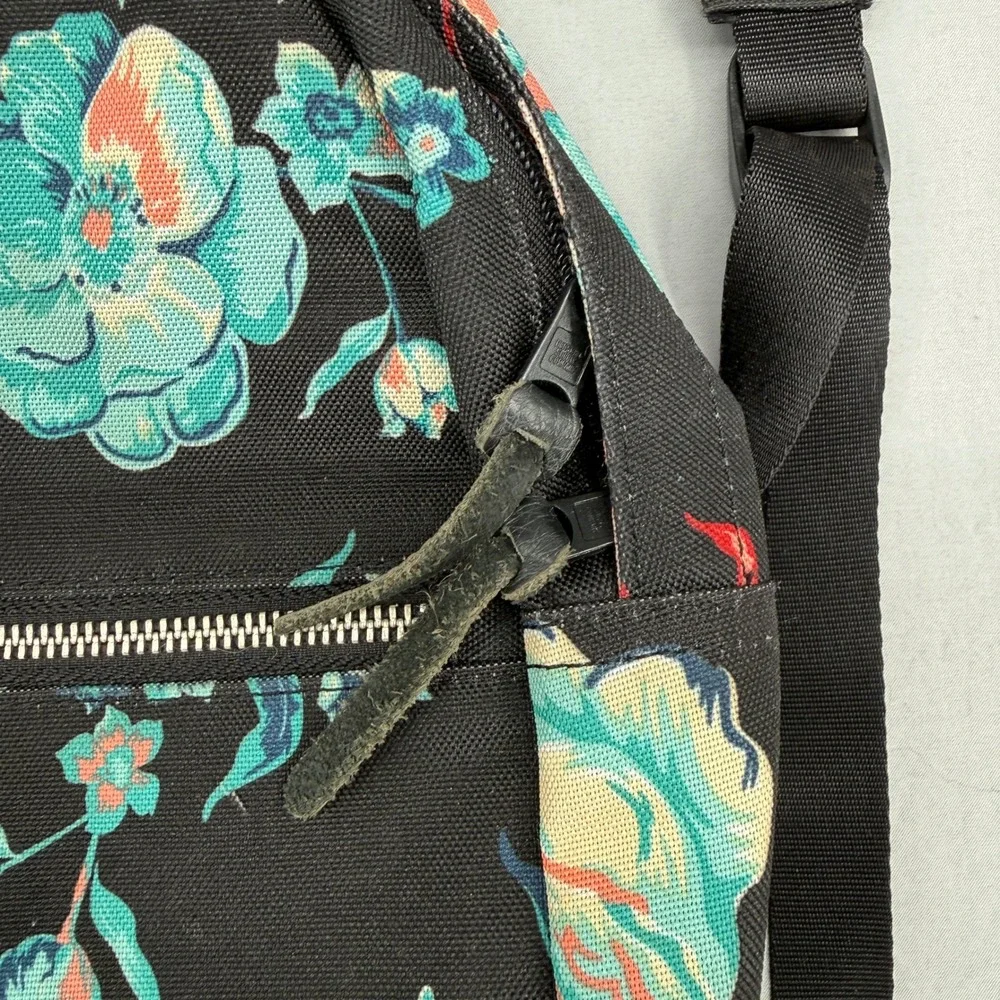 Herschel Supply Co Nova 13